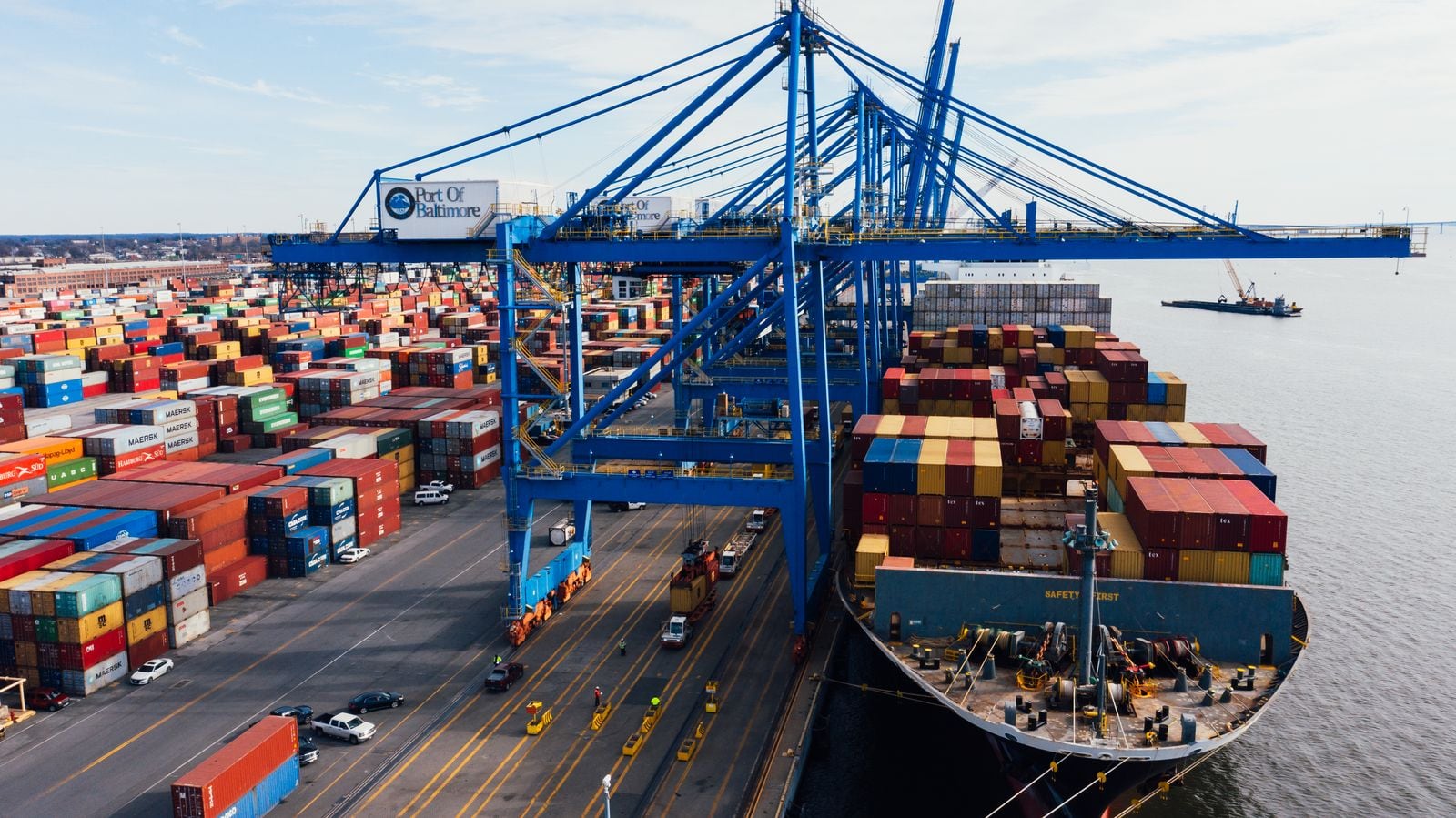 Containerterminal met een schip
